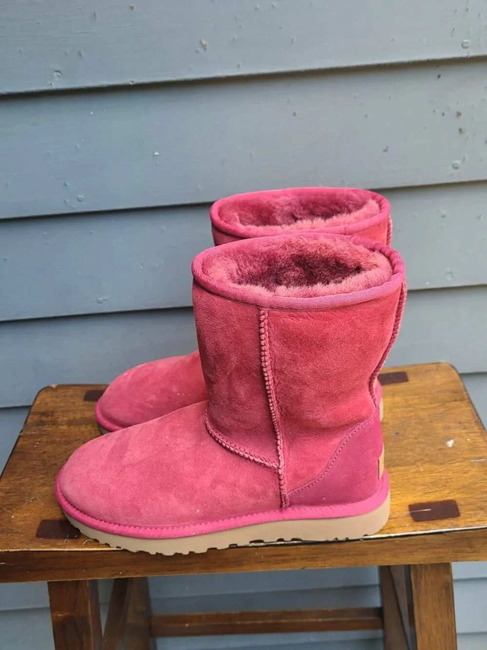 UGG Classic Short Suede Boot in Red Real Shearling NWT size 8